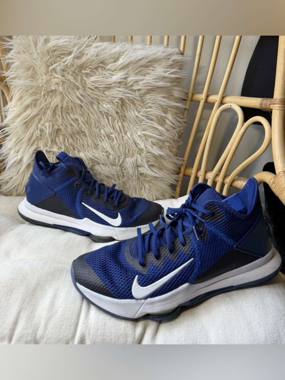 Nike LeBron Witness 4 Mens Shoes Sneakers Size Adult 13 Navy